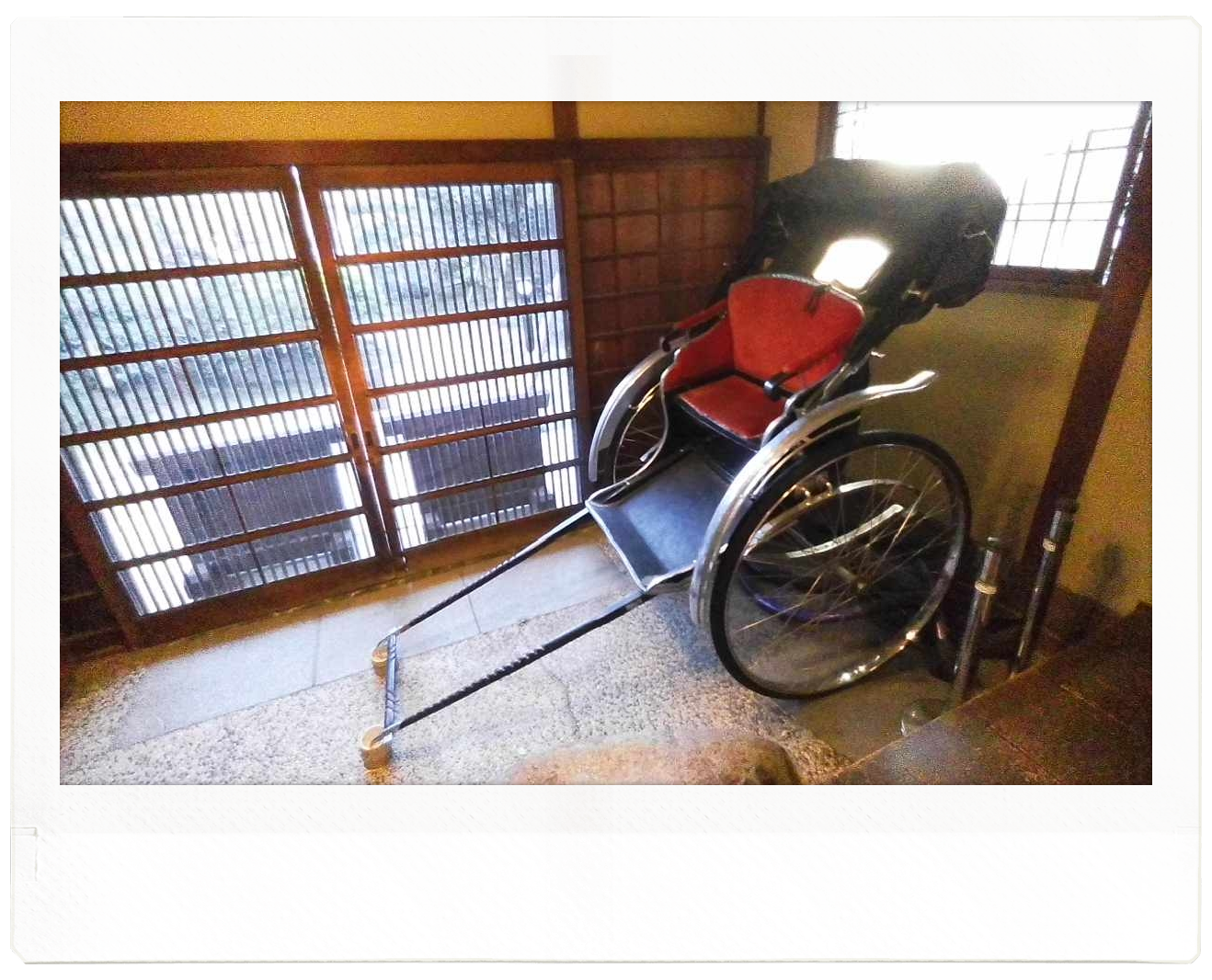 この記事では、東京葛飾区の山本亭で人力車を撮影した写真をご紹介します。